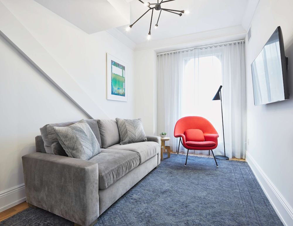 Suite, 1 King Bed (Urban) - Photo 3
