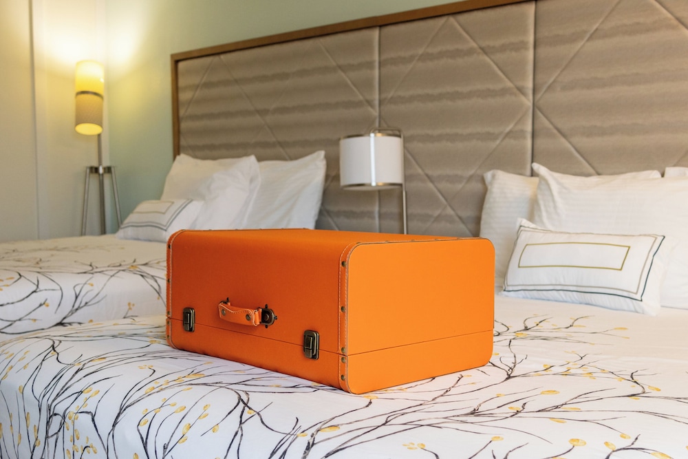 Deluxe Room, Multiple Beds - Photo 15