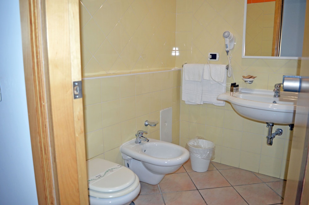 Standard Triple Room, Balcony photo 2