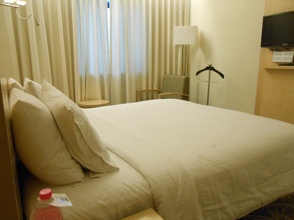 Suite - Photo 18