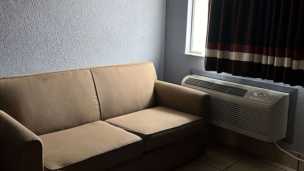 Room, 1 King Bed, Smoking (EFFICIENCY) - Photo 8