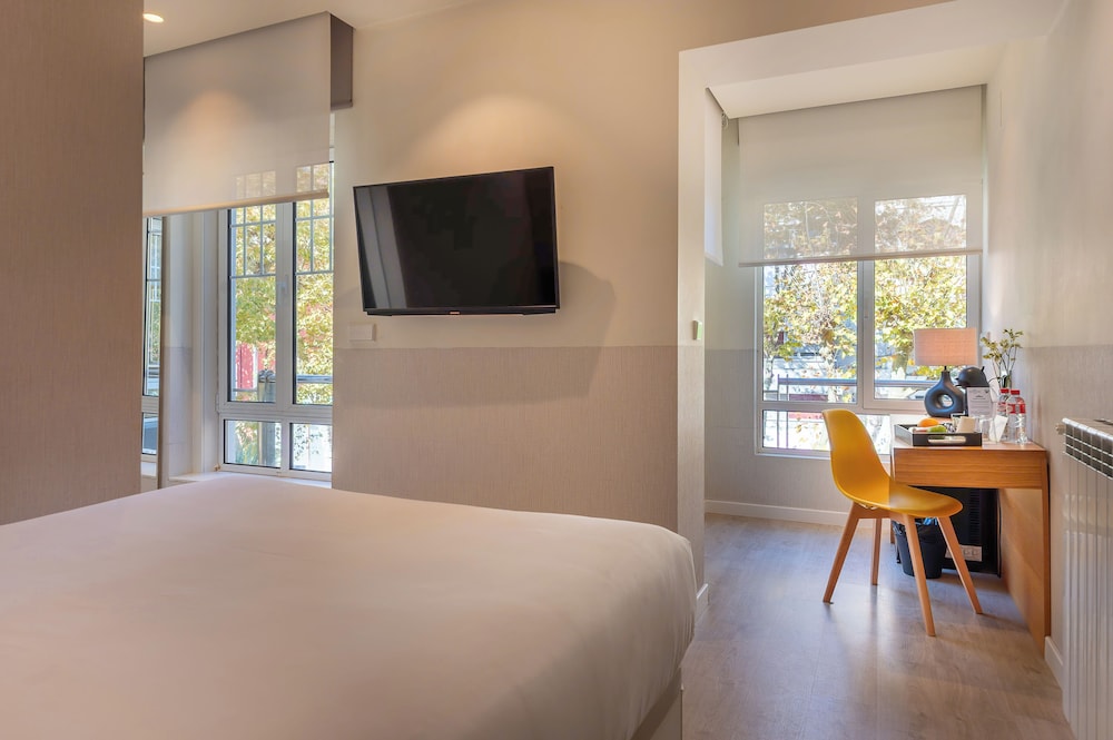 Deluxe Double or Twin Room - Photo 2