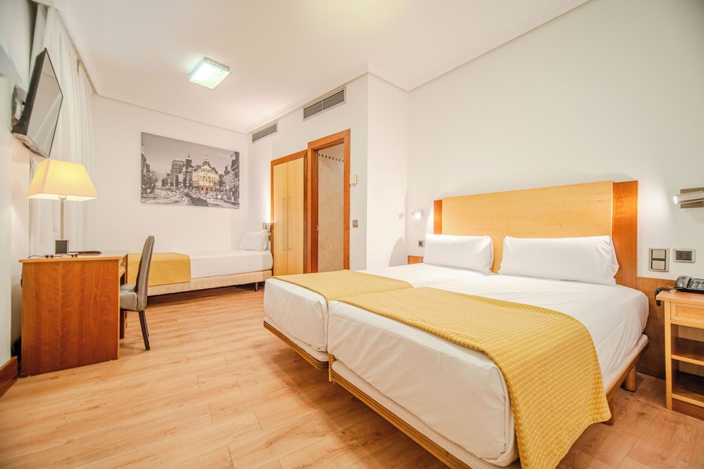 Standard Triple Room - Photo 1