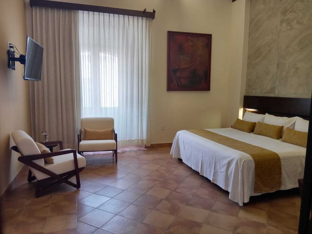 Deluxe Room, 1 King Bed, Balcony, City View