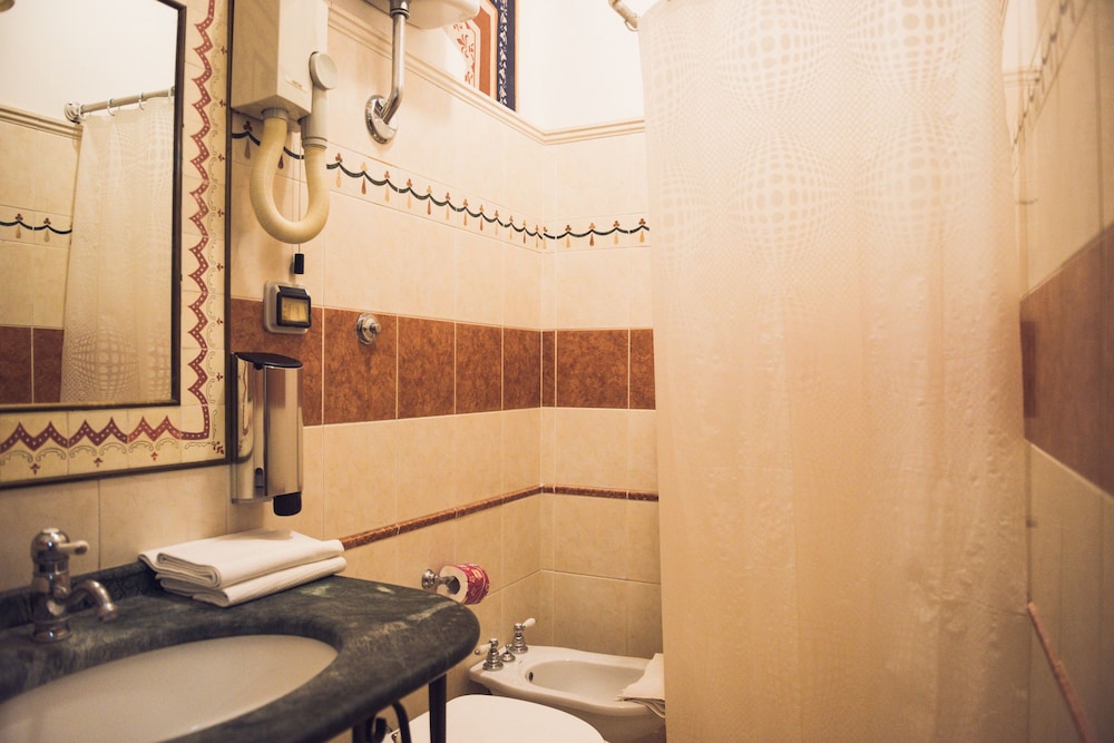 Double or Twin Room photo 3