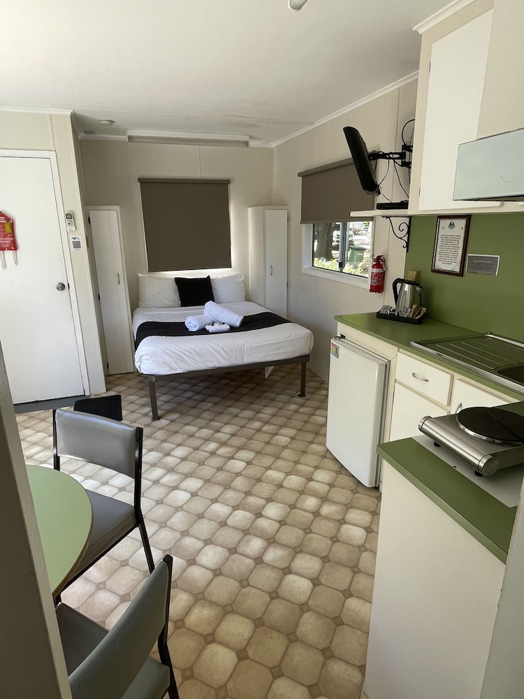 1 Bedroom, Kitchenette (Std Ensuite Cabin 3 Bunk - Bedding Not Included For Bunk Beds) photo 1