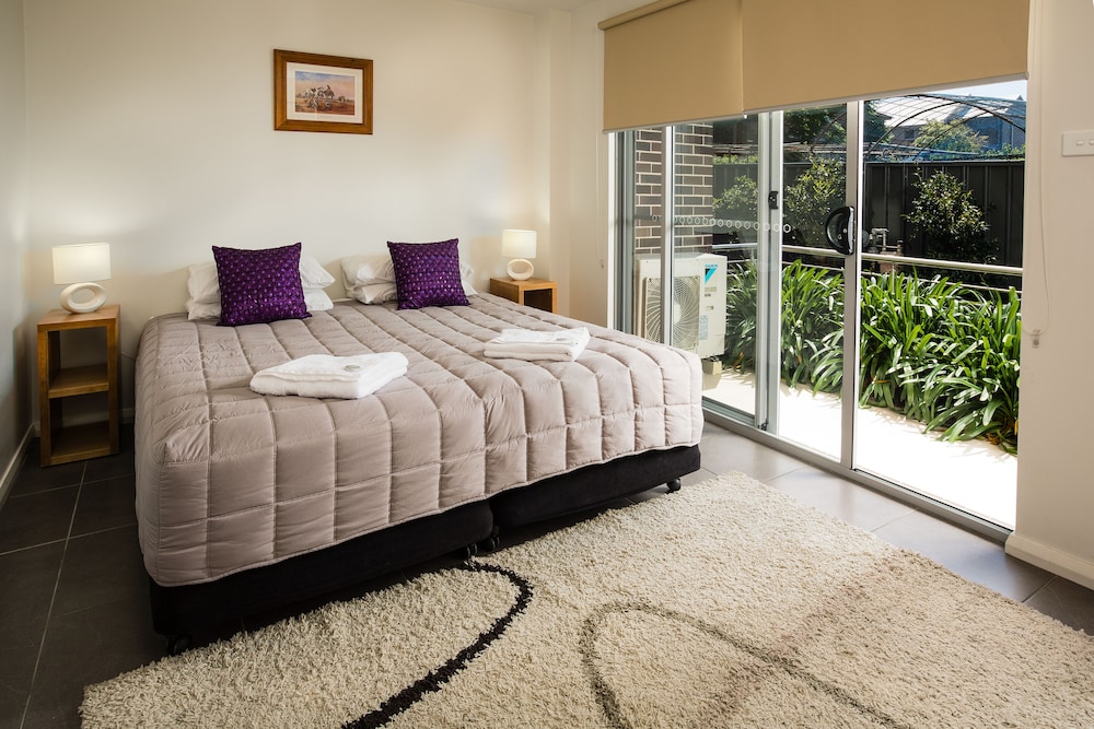 Deluxe Apartment, 2 Bedrooms, Kitchen, Courtyard View photo 3