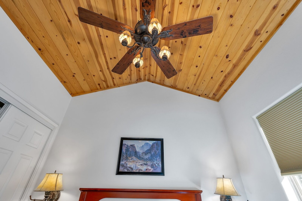 Cabin, 1 Queen Bed With Sofa Bed, Kitchen, Mountain View (Yosemite Woods Upper) photo 1