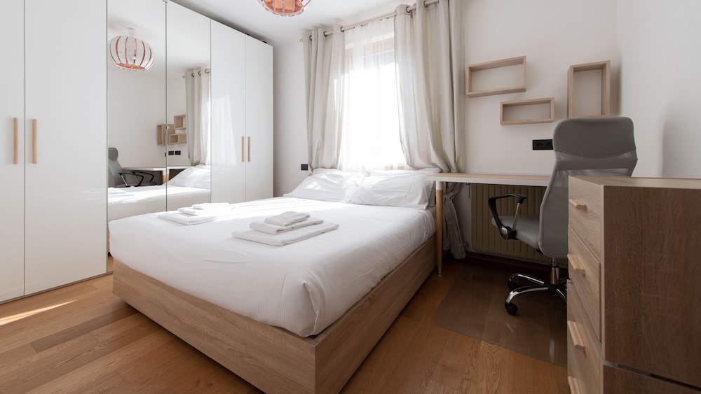 Apartment, Multiple Beds, Balcony, Mountain View