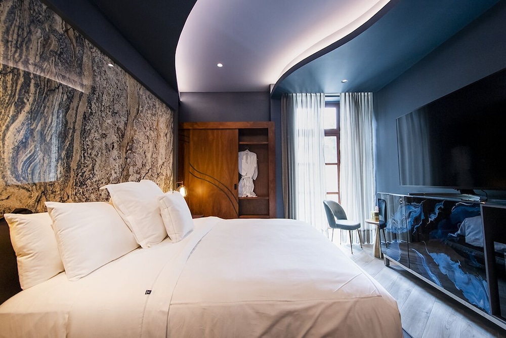 Deluxe Room, 1 King Bed - Photo 6