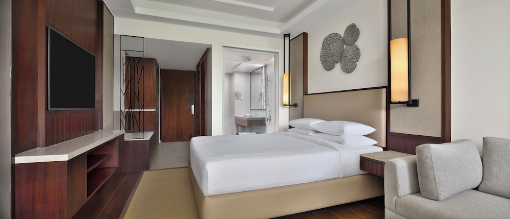 Room, 1 King Bed, Non Smoking, Valley View - Photo 3