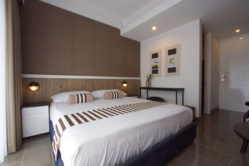 Deluxe Room, Balcony
