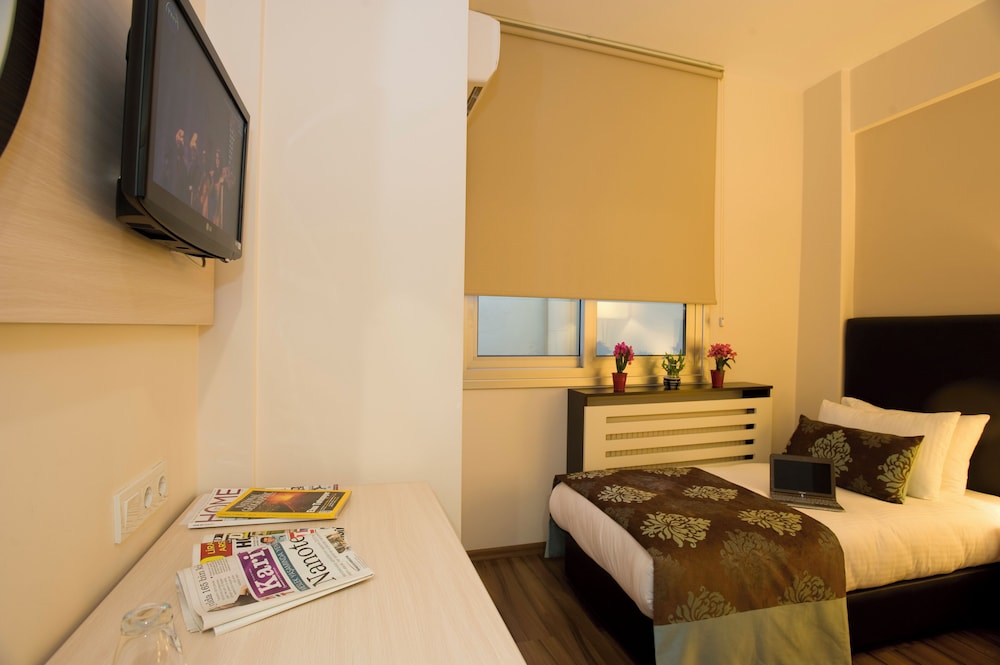 Economy Room