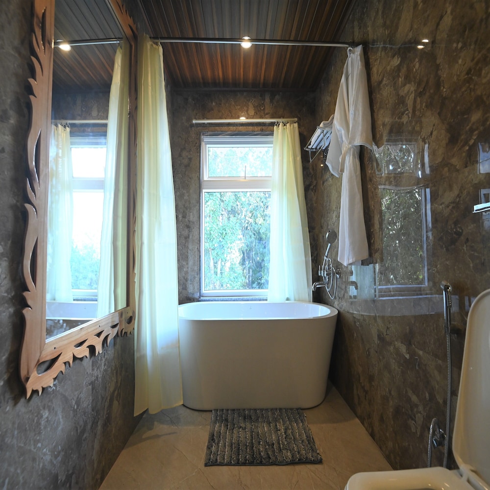 Luxury Family Room with Forest View - Photo 4