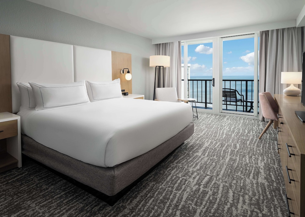 Suite, 1 King Bed, Accessible, Ocean View (Roll-In Shower)