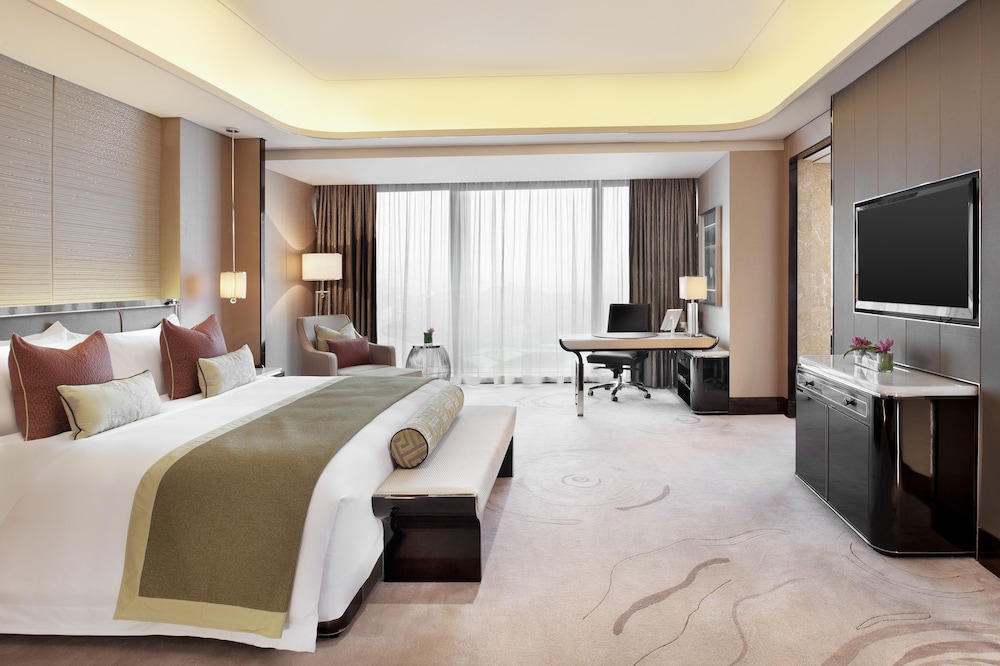 1 King Bed,Urban View,Guest Room - Photo 1