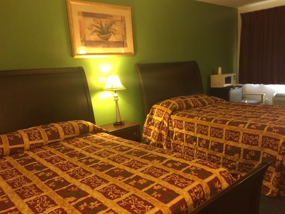 Standard Room, 2 Queen Beds photo 1