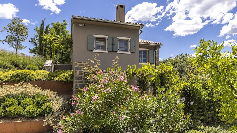 Design Villa, 1 King Bed, Garden View photo 2