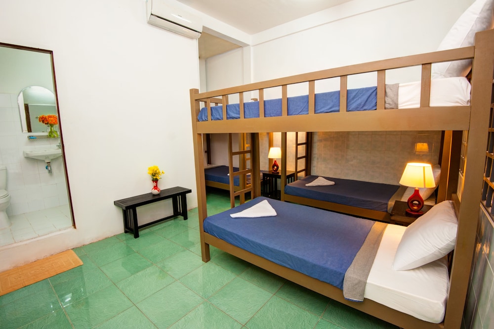 Bed in 14 beds, Mixed Dorm photo 3