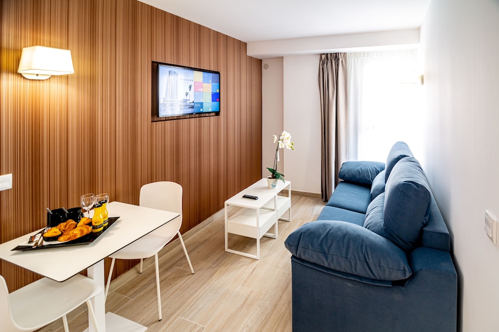 Family Room, Terrace, Pool View (3 Adultos + 1 Child)