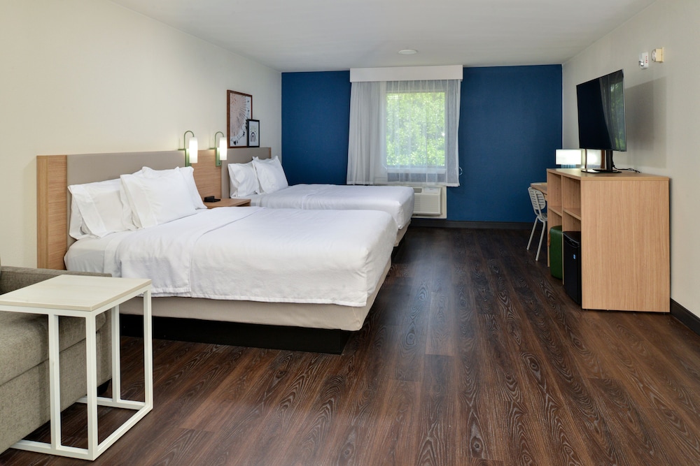 Room, 2 Queen Beds, Accessible, Bathtub (Mobility & Hearing) - Photo 2