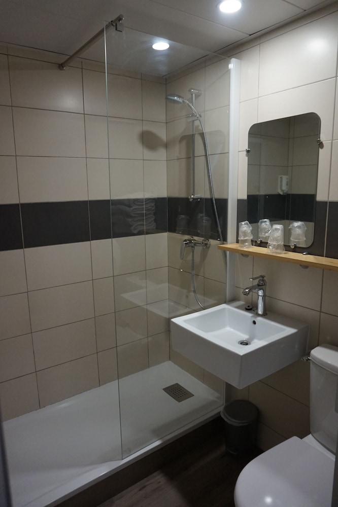 Double Room - Photo 11