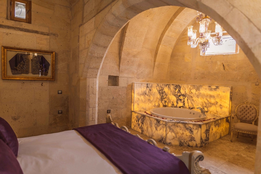 Jakuzili Suite - Photo 23