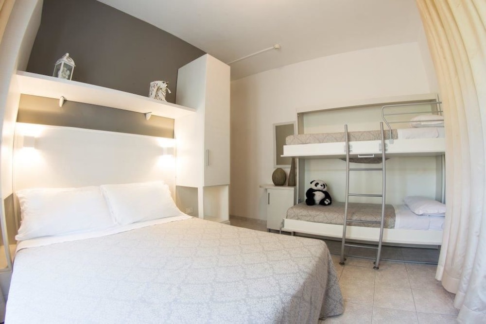 Classic Triple Room, Balcony