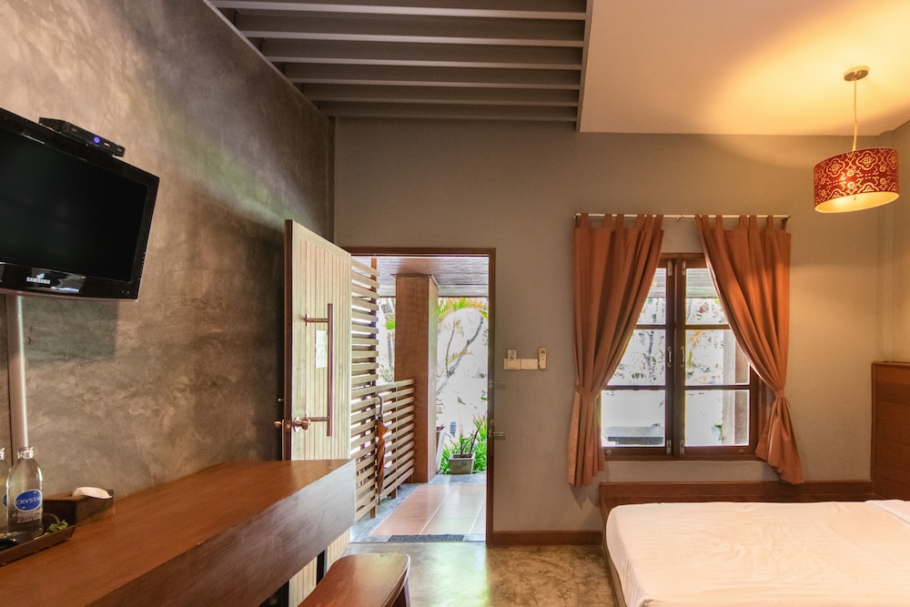 Deluxe Room, 1 King Bed - Photo 7