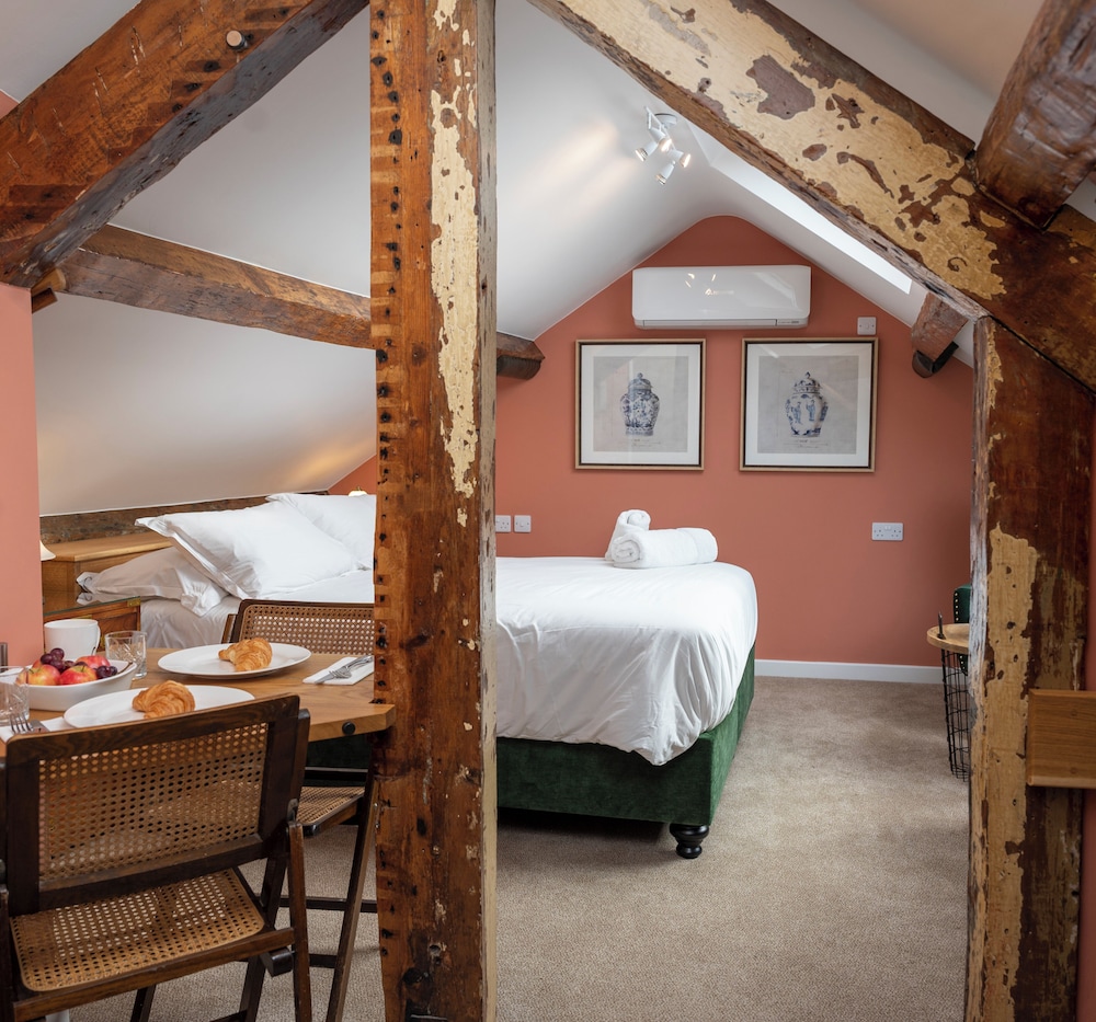 Third Floor Loft Room photo 3