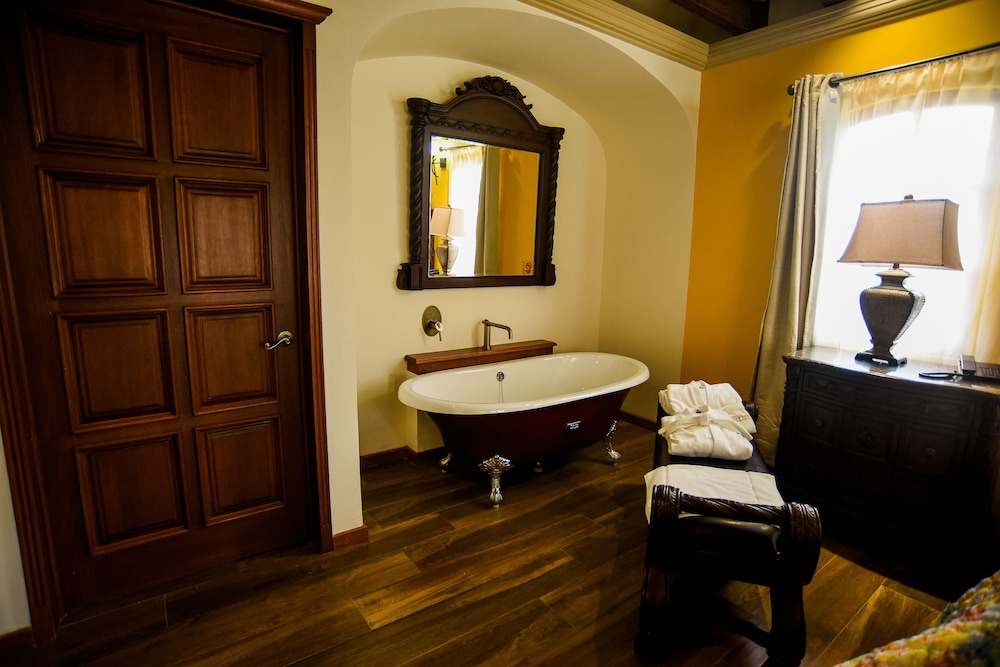 Junior Suite, Bathtub