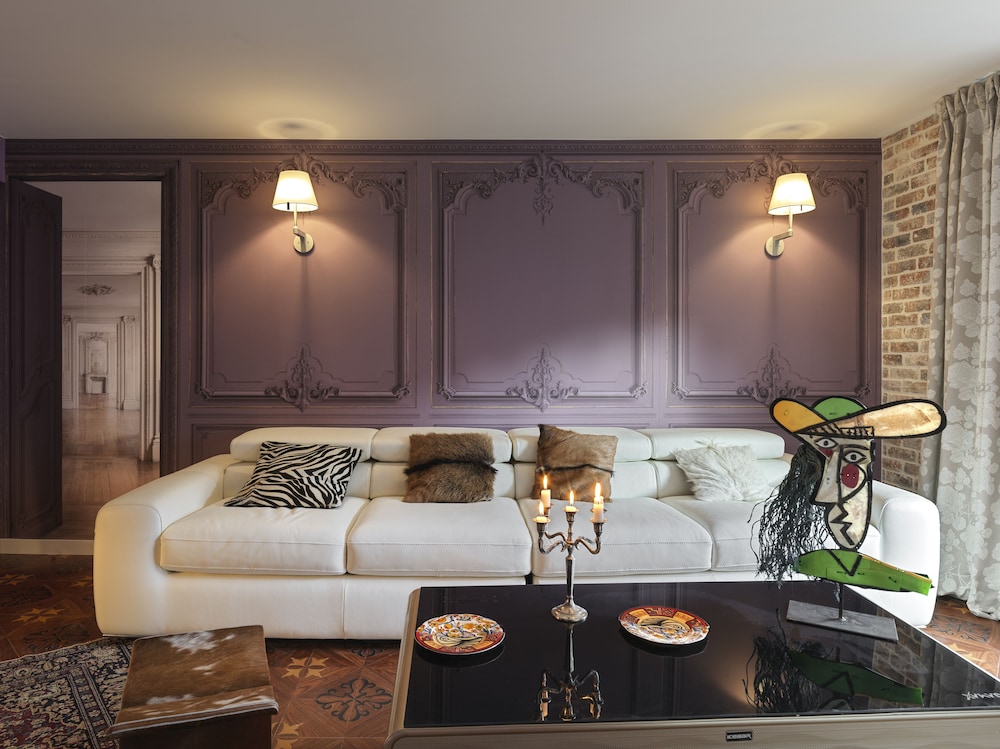 Suite 302 photo 2