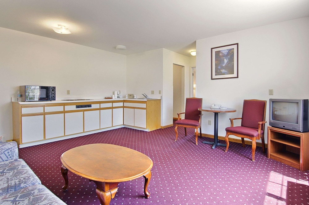 Room, 1 Queen Bed, Non Smoking (Pet-Friendly) - Photo 4