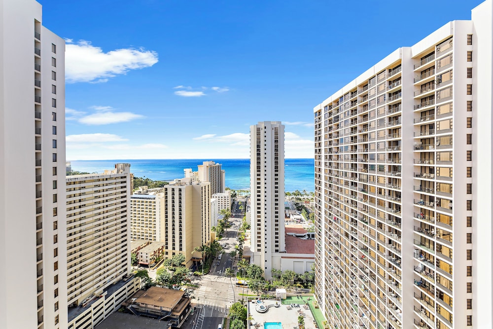 Premium Remodeled Condo with Ocean View and Parking: Premium Suite, 1 King Bed with Sofa bed, Balcony, Ocean View (0026) photo