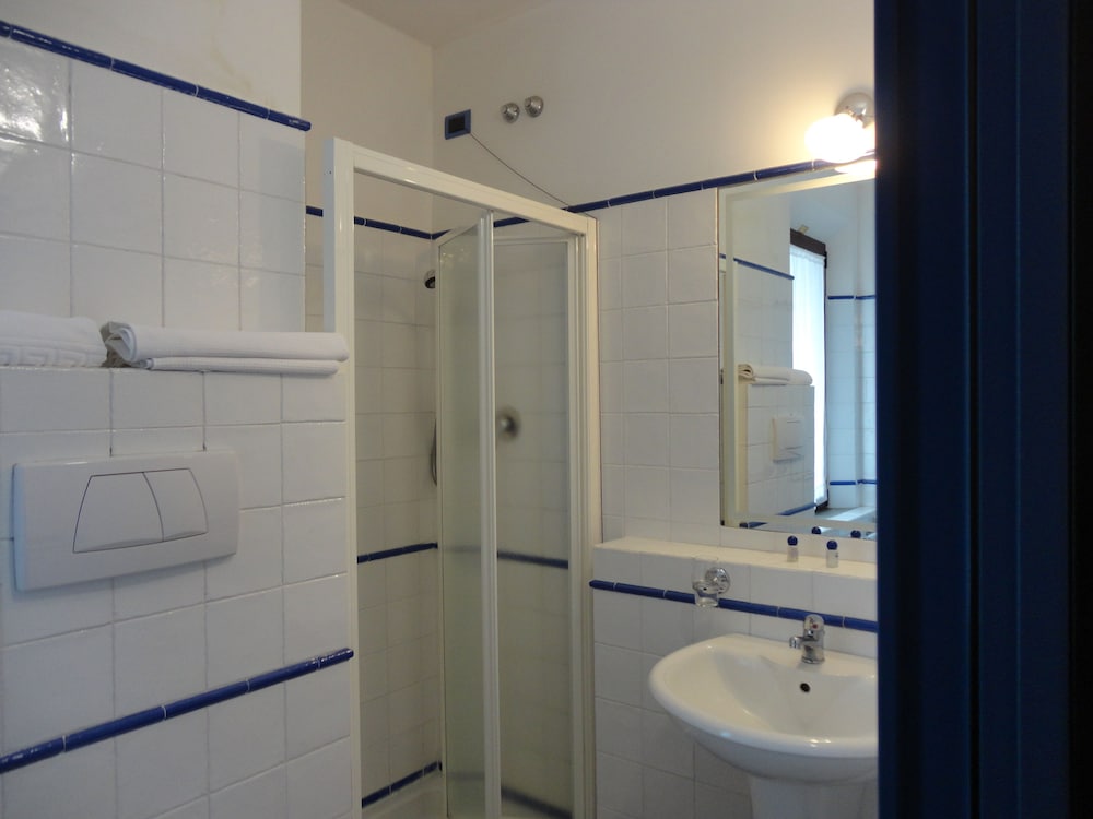 Economy Double Room photo 2