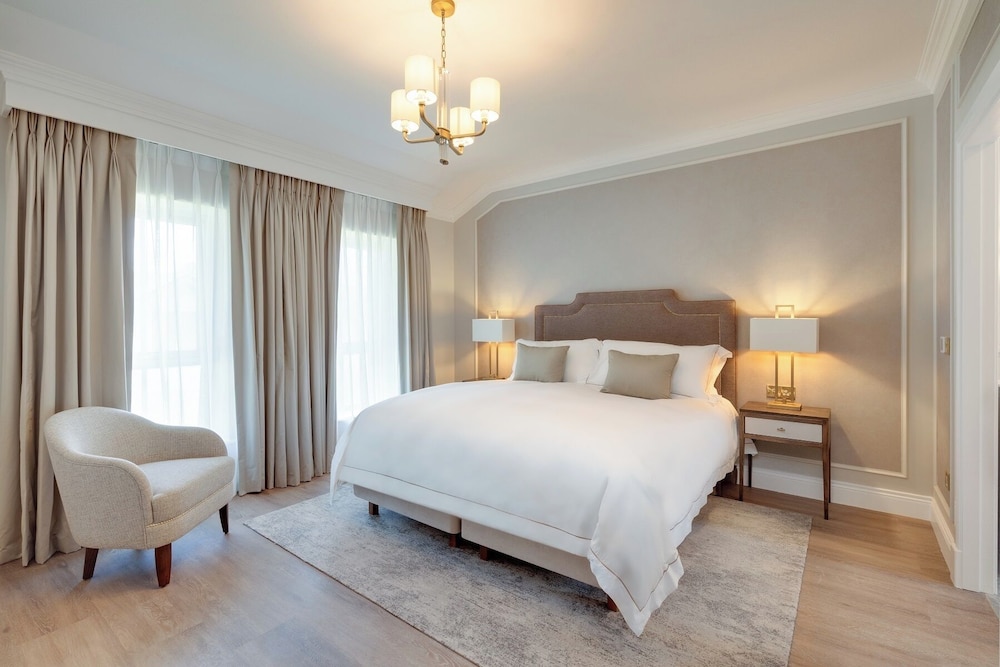 Lodge Bedroom ( 2 minute walk from main hotel building) - Photo 1