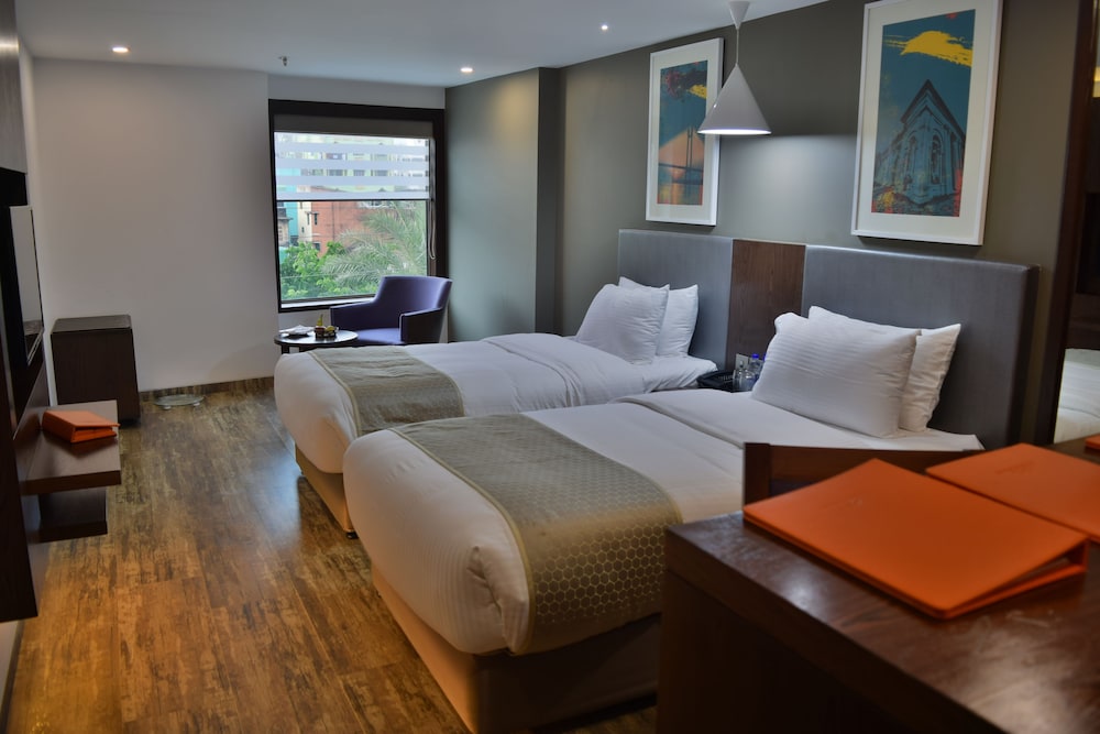 Premier Room, 2 Twin Beds, Smoking photo 2