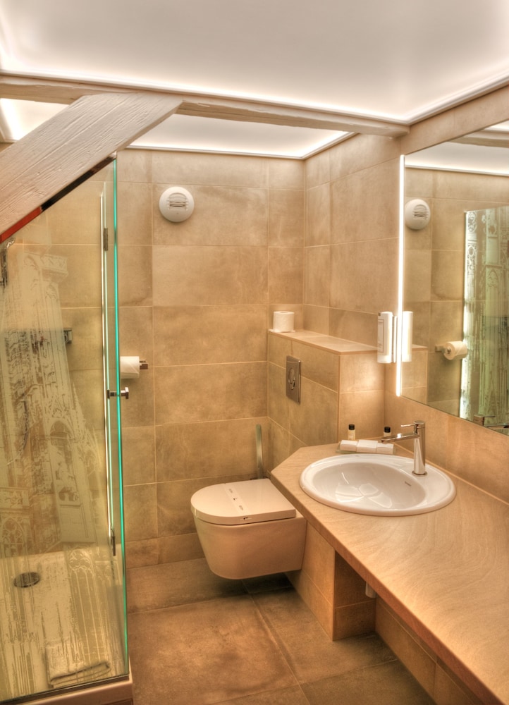 Double Room (Cathedral View) - Photo 29