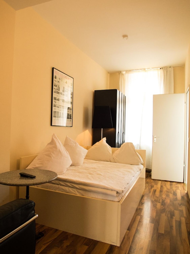 Design Double Room - Photo 17