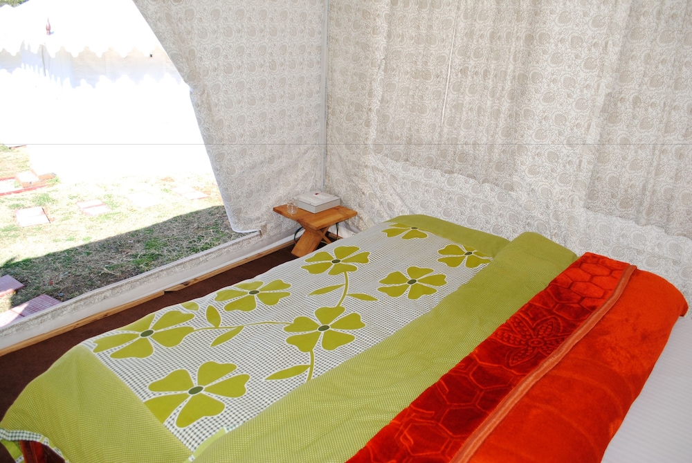 Executive Tent, 1 Double Bed, Shared Bathroom, Hill View photo 1