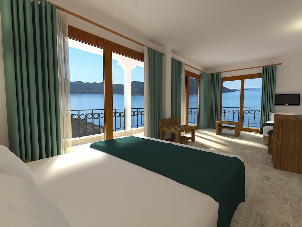 Superior Room, 1 Queen Bed with Sofa bed, Balcony, Sea View photo 1