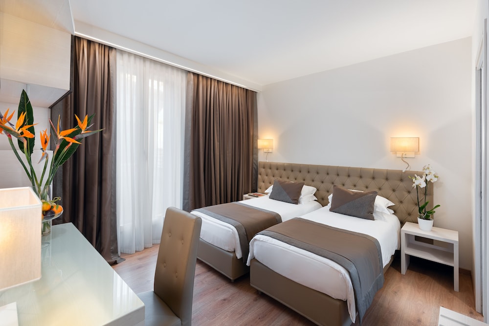 Superior Double Room, 2 Twin Beds - Photo 5