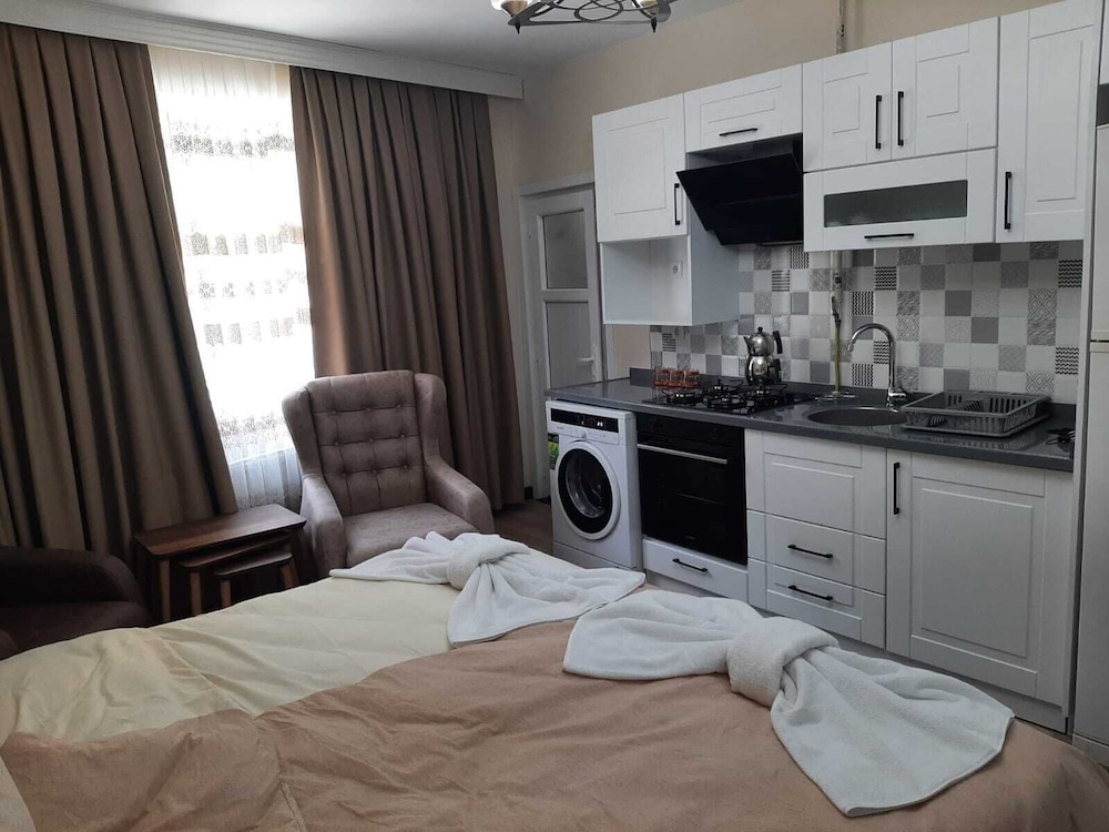 Deluxe Studio, 1 Bedroom, Courtyard View photo 3