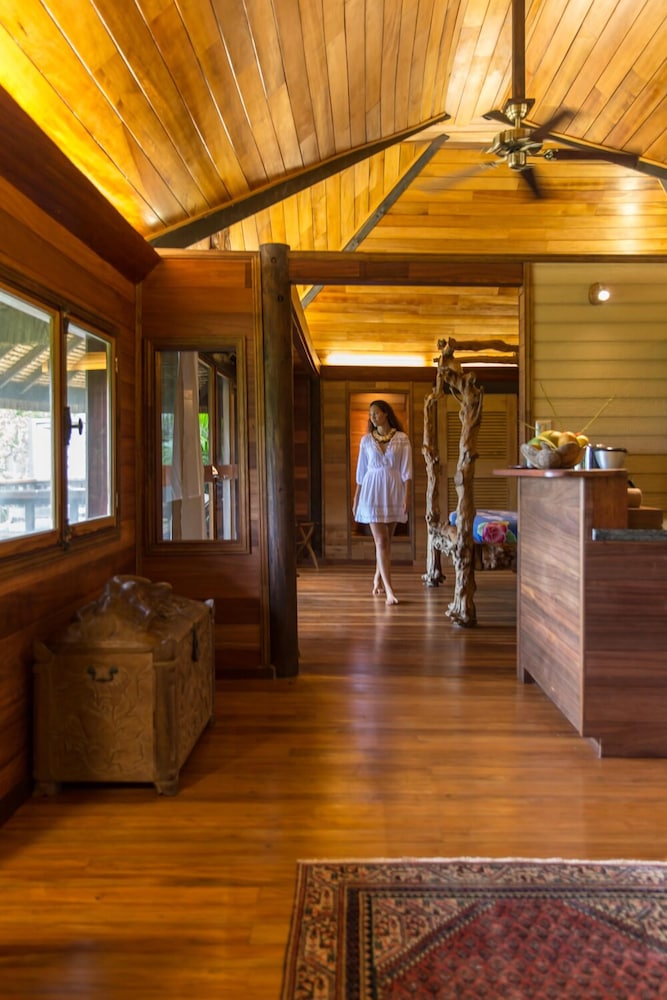 Superior Lagoon View Bungalow photo 2