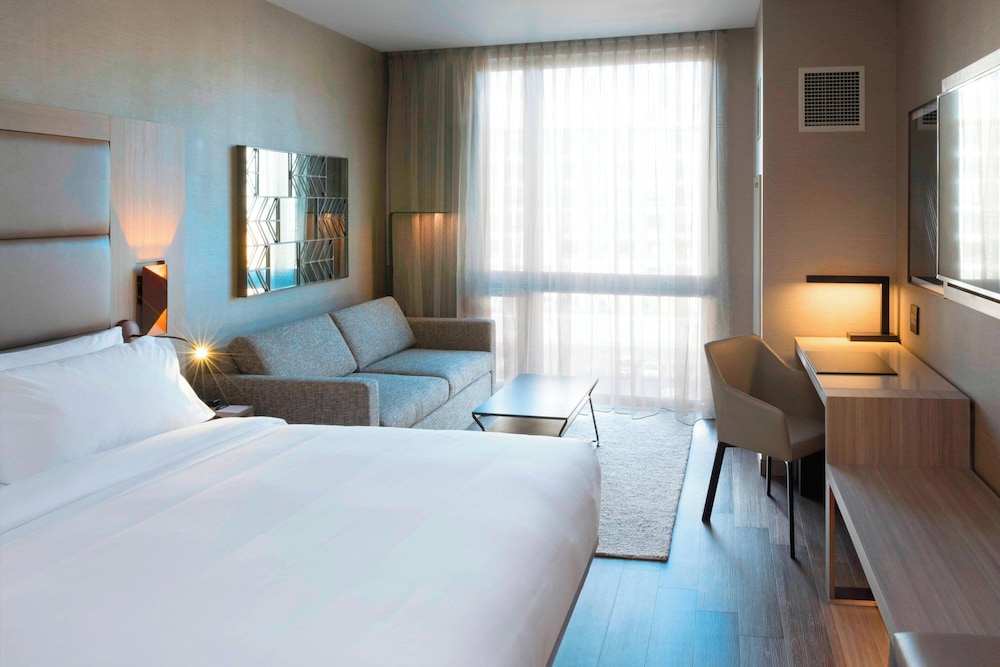 Room, 1 King Bed with Sofa bed (Hearing Accessible)