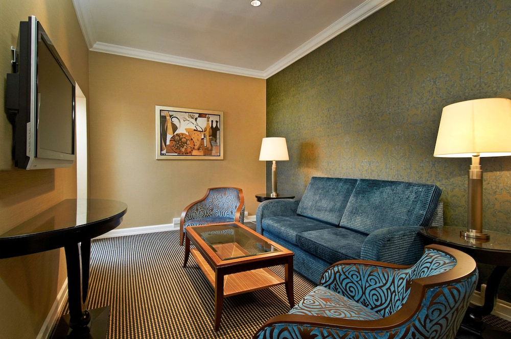 Suite, 1 Queen Bed