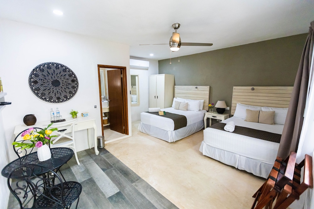 Deluxe Double Room, 2 Queen Beds photo 2