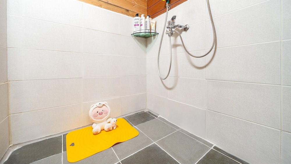 Basic Room, 1 Bedroom (A105) - Photo 6