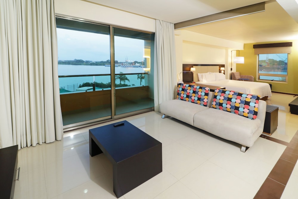 Suite, 1 King Bed