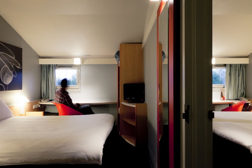 Room, Multiple Beds, Connecting Rooms photo 2